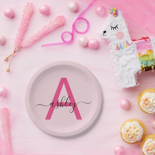 ホットピンク モダンスクリプト ガーリー モノグラム ネーム ペーパープレート (パーティー)