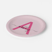 ホットピンク モダンスクリプト ガーリー モノグラム ネーム ペーパープレート (アングル)