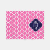 ホットピンク#2 Whtモロッコ#5ネイビー3イニシャルモノグラム フリースブランケット (正面(横))