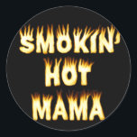 ホットマママママホーおもしろいム ラウンドシール<br><div class="desc">一部の乳房は非常に熱いので、それを世界に知らせる必要がある。しかし、他のママは非常に高いレベルの暑さで、彼らは煙のように熱い、唯一の炎は彼らがいかに焦げるかを示すことができる。このデザインはそのママのためだ。明るい火の中で「煙の熱いママ」と言う。こもしのレベルにいるママ/ママ/ママを知っている、こおもしろいれはあなたのためのママデザイン。母の日、誕生日、または新しい母や温与えかい母への可愛いステッカー。</div>