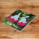ホットリ赤と白ップサルビアフローラ タイル<br><div class="desc">Hot Lips Salviaの小さな花の写真の画像を特徴とするセラミック赤と白タイル、別名Littleleaf Sage。素敵なフローラデザイン!タイルのサイズを選択キッチン素晴らしトライベ！</div>