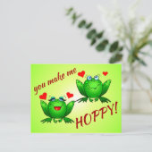ホッピーかわいい陽気なおもしろいグリーンカエル ポストカード (スタンド正面)