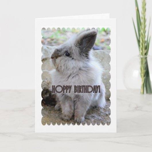 ホップの豊富な誕生日のバニー カード (正面)