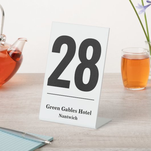 ホテルまたはレストランの台座看板のテーブル番号 台座サイン (インサイチュ)