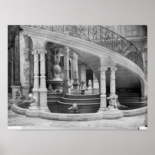 ホテルドの階段の下の噴水 ポスター (正面)