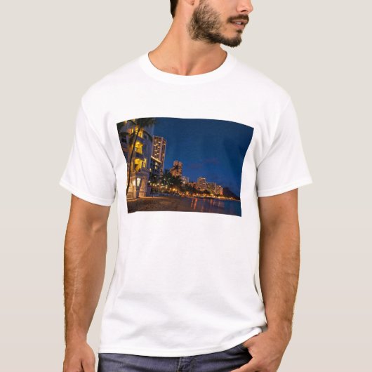 ホノルル、オアフ、ハワイ。夜間暴露 Tシャツ (正面)