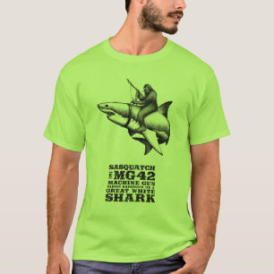ホホジロザメに乗るサスカッチ Tシャツ