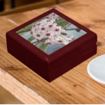 ホヤプラントフラワーズフローラ ギフトボックス<br><div class="desc">トロピカルホヤの美しい小さな花の写真を特徴とするセラミックタイル付き木製のギフトボックスには、トリケット、ジュエリーなどの小さなキープサケを格納するトロピカルホヤ植物の写真は、ワックスプラントとも呼ばれる。素敵なフローラデザイン!ギフトボックスのサイズと色を選択。</div>