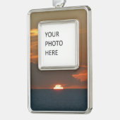 ホライズンサンセットカラフルシースケープ写真 シルバープレートフレームオーナメント (左)
