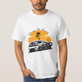 ホライゾンヴィンテージの車の夕日を追う Tシャツ (正面)