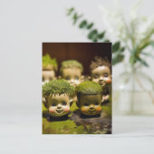 ホラー不気味なドールヘッドが苔を育てる ポストカード (スタンド正面)