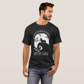 ホラー映画とコルギ・コルギ・ホおもしろいールが好き Tシャツ (正面フル)