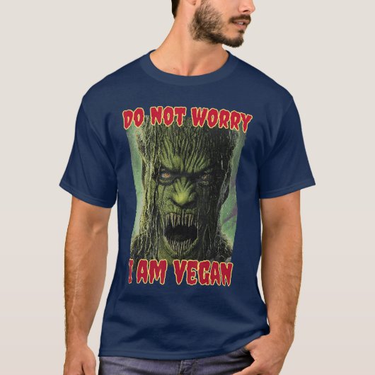 ホラー モンスター レトロ映画 心配するな ヴィーガンです Tシャツ (正面)