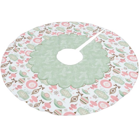 ホリデイオーナメントとエバーグリーンズトレスキルト ブラッシュドポリエステルツリースカート (アングル)