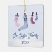 ホリデーウィンターソックスクリスマパーティの招待状 セラミックオーナメント (左)