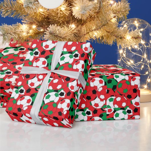 ホリデークリスマスカラーズサッカーボールコラージュ ラッピングペーパー (クリスマス)