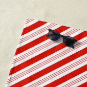 ホリデークリスマスキャンディーケインレッドストライプスタイリッシュ ビーチタオル (インサイチュ)