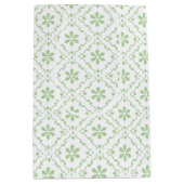 ホリデーグリーンスノーフレークスパターンクリスマスカスタム ミディアムペーパーバッグ (正面)