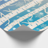 ホリデーピンクとブルーの樺の木ツリーとスノーフレーク ラッピングペーパー (角)