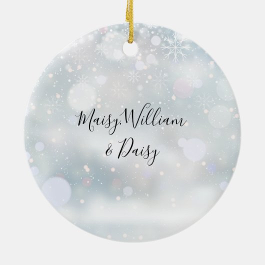 ホリデーモダンファミリーフォトスノーフレーク セラミックオーナメント (裏面)
