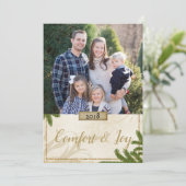 ホリデー パイン ブーケ コンフォート アンド ジョイ フォト グリーティング シーズンカード (スタンド正面)