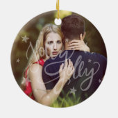 ホリーオーバーすてきレイ |書道タイポグラフィ写真 セラミックオーナメント (裏面)