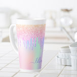 ホログラフィックピンクのドット名スクリプト カフェラテマグ<br><div class="desc">ユニコーンと虹のパステル色のピンク、紫、ミントグリーンのトレンディーホログラフィックバックグラウンド。ピ飾ックと紫の滴りスワッシュ付きの手書き書スタイルスクリプトを使用しモダンて、名前をカスタマイズして追加する。紫色の文字。スワ保ッシュにはサンプル名を削除する離れと、前と後の宇宙または絵文字の名前。毎日の釉薬を少し輝かせて一日を明るくする！</div>