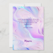 ホログラフィックピンクの写真の誕生日サンキューカード 招待状 (裏面)