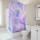 ホログラフィックピンクパープルモノグラムイニシャル名 シャワーカーテン (インサイチュ)