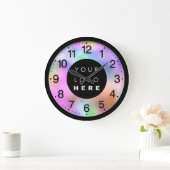 ホログラフィックピンクモダンのカスタムロゴ ラージ壁時計 (ホーム)