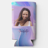 ホログラフィック ピンク パープル フォト ネーム スリム缶クーラー (裏面)