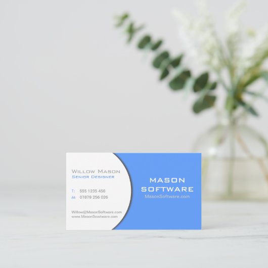 ホワイトおよびブルーの企業のテクノロジー・ビジネス・カード 名刺 (スタンド正面)