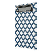 ホワイトとネイビーブルートレリス、ラティス、クローバー ミニクリップボード (アングル2)