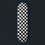 ホワイトとブラックチェッカーの文字と名前 スケートボード<br><div class="desc">このダイヤモンドの白と黒のプリントのスケートボードで目立つこチェッカーと。赤、青、ピンク、黄、紫の色の選択で名前または文字を記入。これらのチェッカーは正方形のサイズに作られていない。</div>