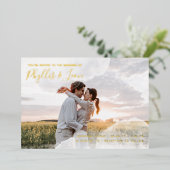 ホワイトと金ゴールドウォーターカラー非公式フォト結婚ズ 箔招待状 (立ち正面)