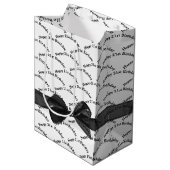 ホワイトにブラックの蝶結び 21歳の誕生日おめでとう ミディアムペーパーバッグ (正面アングル)