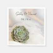 ホワイトの上に緑色の結婚多肉株 スタンダードカクテルナプキン (正面)