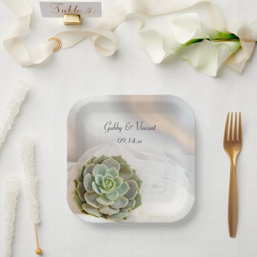 ホワイトの上に緑色の結婚多肉株 ペーパープレート (ウェディング)