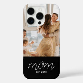ホワイトの文字で「Mom Established」ブラックのカスタマイズ可能  iPhone 16 Proケース
