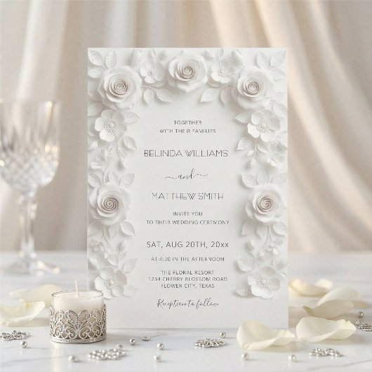 ホワイトの贋作レリーフのバラのフレームの結婚式のミニマリスト 招待状