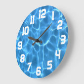 ホワイトアスレティックナンバーズアクアブルースイミングプール ラージ壁時計 (傾斜)