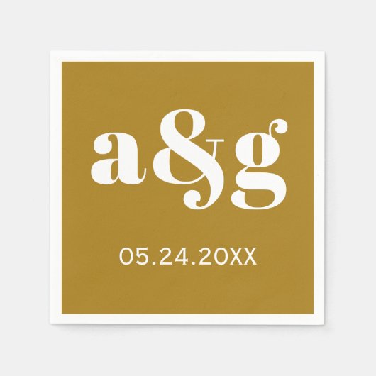 ホワイトイニシャルタイポグラフィオンゴールデンブラウン結婚ズ スタンダードカクテルナプキン (正面)