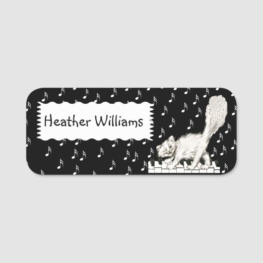 ホワイトウィンキングキャットオンピアノ鍵音符 名札 (正面)