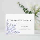 ホワイトウィンターウェディングでのブルースノーフレークRSVP 出欠カード (スタンド正面)