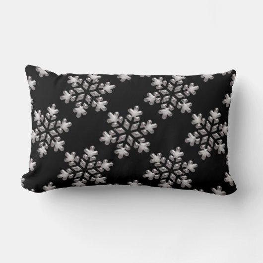 ホワイトウィンタースノーフレークオンブラックホリディピロー ランバークッション (正面)