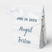 ホワイトウォッシュ木材と結婚式の花 フェイバーボックス