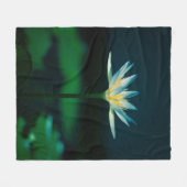 ホワイトウォーター・リリー フリースブランケット (正面(横))