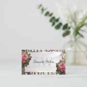 ホワイトウッドグレインピンクローゼズツリーバークとイニシャル 名刺 (スタンド正面)