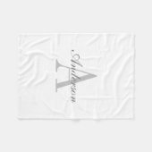ホワイトエレガント&グレーモノグラムクラシック フリースブランケット (正面(横))