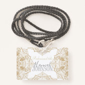 ホワイトエレガント&金ゴールドマンダラハンドドローデザイン バッジ (正面ランヤード)